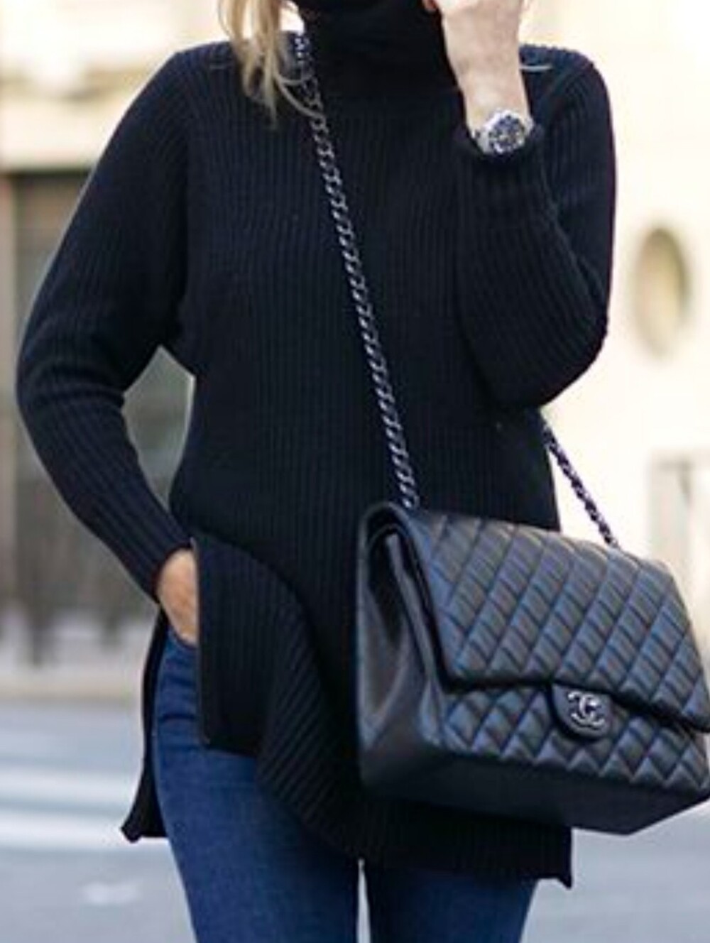 CHANEL MAXI CLASSIC FLAP